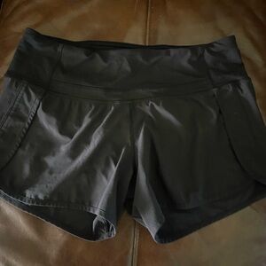 LULULEMON SPEED UP LOW RISE SHORTS (2.5)